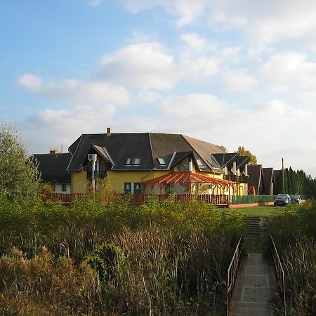 Abadszaloki Vitorlas Vendeghaz Hotel Exterior photo