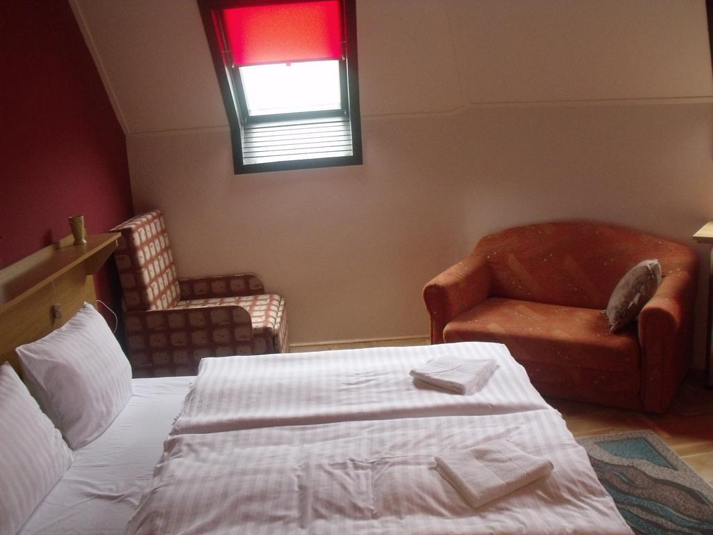 Abadszaloki Vitorlas Vendeghaz Hotel Room photo