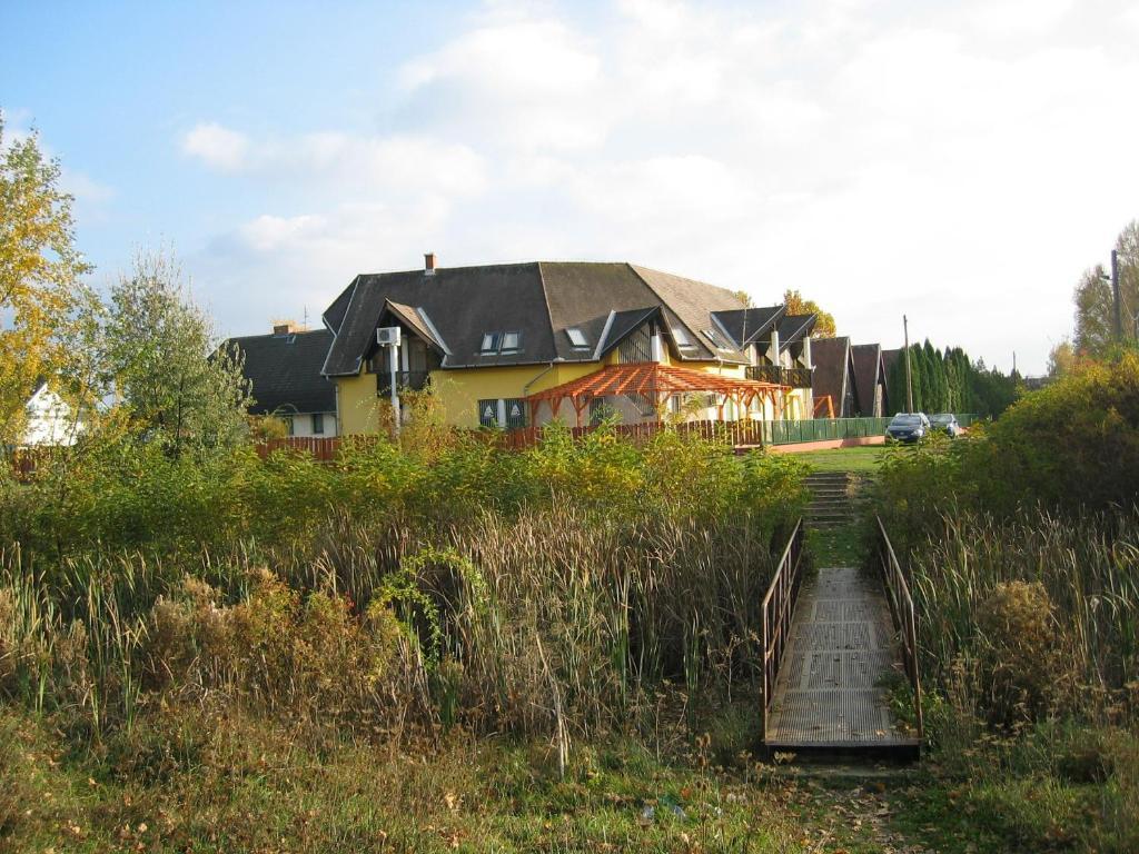 Abadszaloki Vitorlas Vendeghaz Hotel Exterior photo